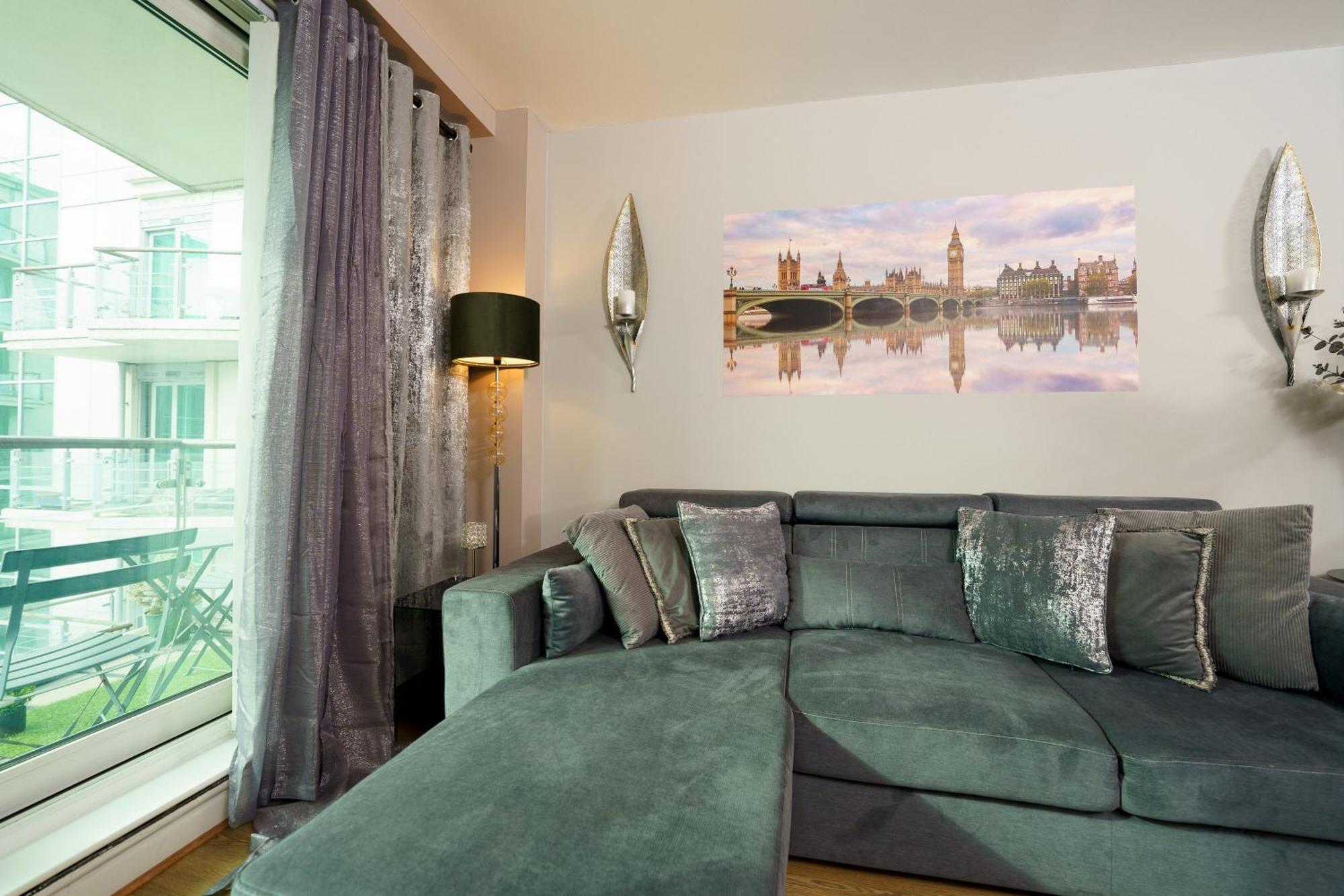 St George Wharf Apartment London