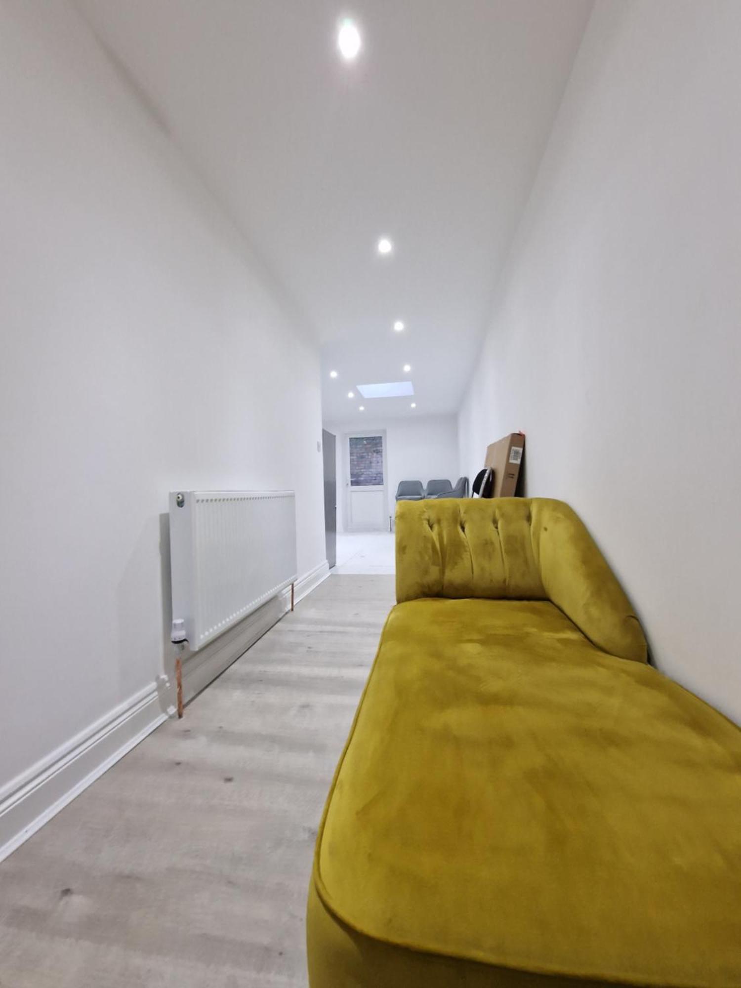 Modern Flat On Lea Bridge Road. * Londen