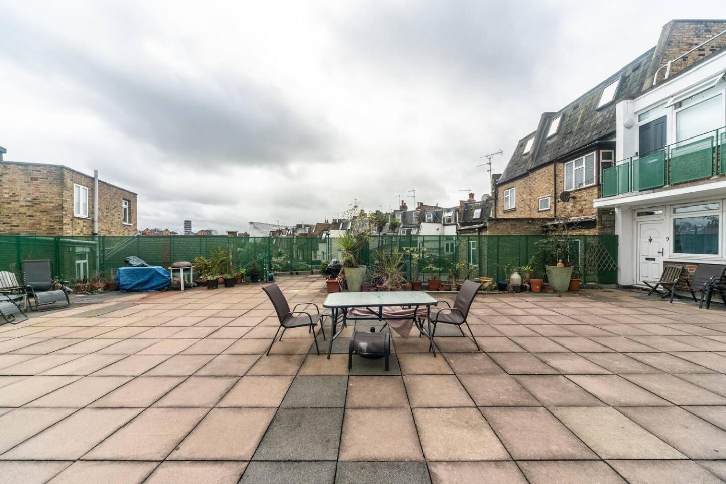Pass The Keys Elegant Spacious Flat With Large Patio - Short Walk To Trains Apartment