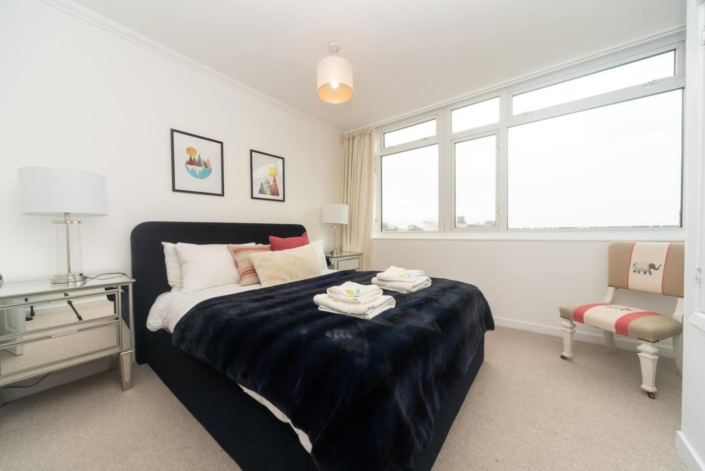 Apartment Pass The Keys Elegant Spacious Flat With Large Patio - Short Walk To Trains