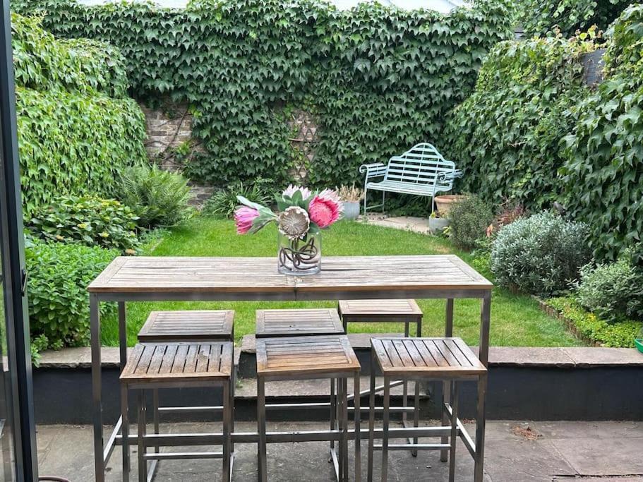 Habitación en casa particular With Balcony Overlooking A Garden *