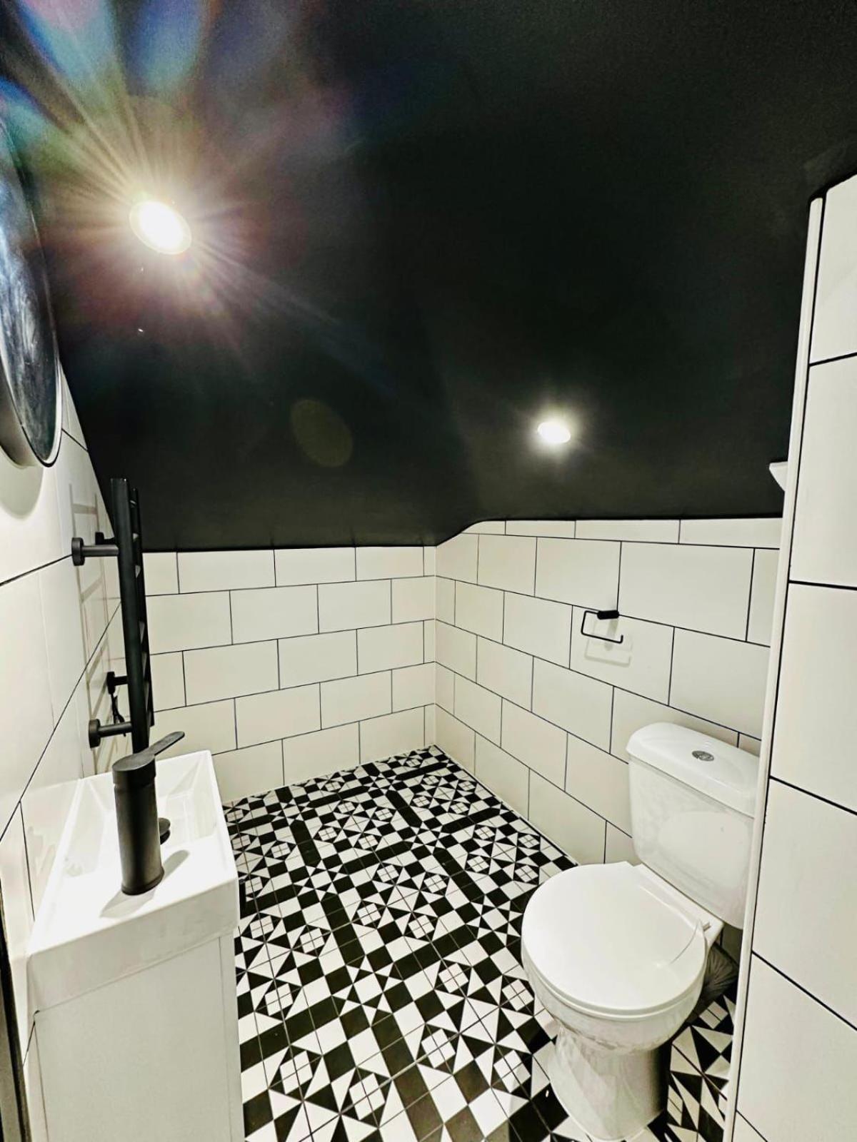 39 Blue House Luxury Ensuite Ideal For Tourists Pensión *
