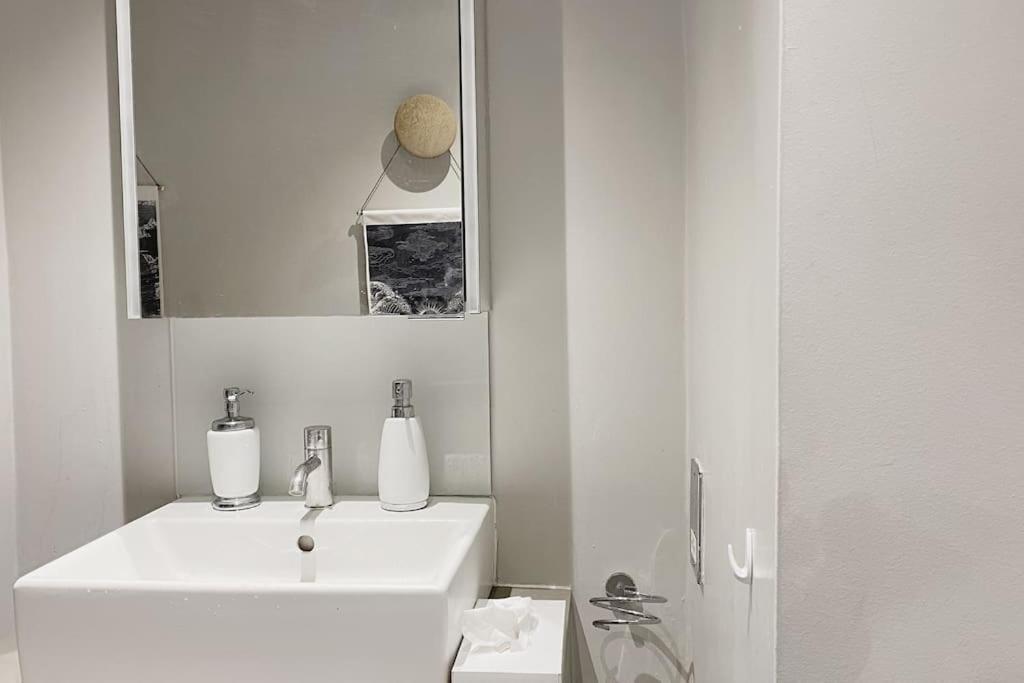 Modern Design 3brs 2f House Close To Victoria * London