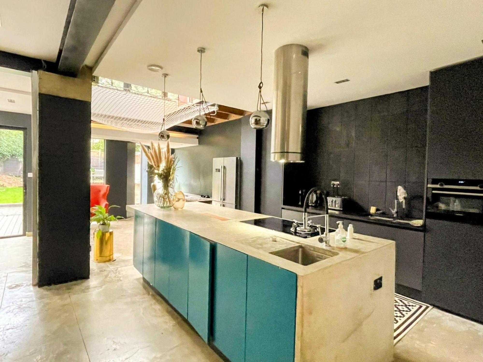 Holiday home Remarkable 7-bed House In London