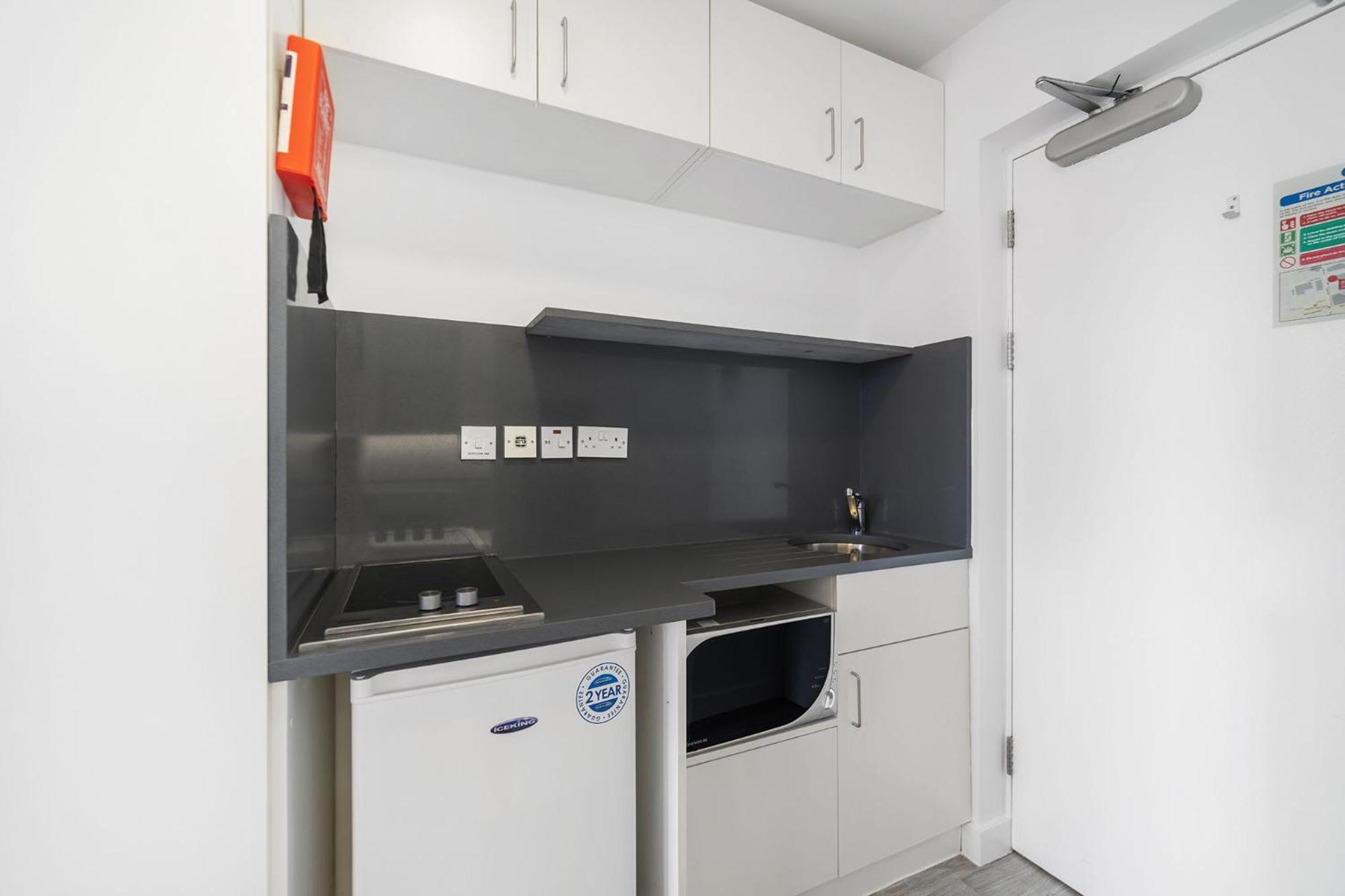 Studios, And Private Bedrooms With Shared Kitchen At Chapter Kings Cross In Londres