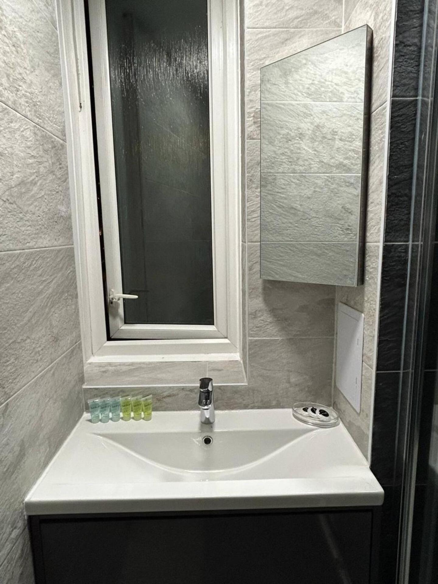 Pass The Keys - Beautiful Flat With Balcony In Swiss Cottage, London