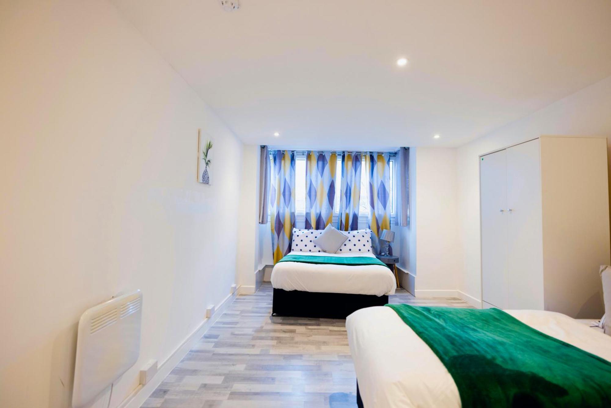 Appartement 2 Bedrooms -parking-very Spacious-wifi Londen