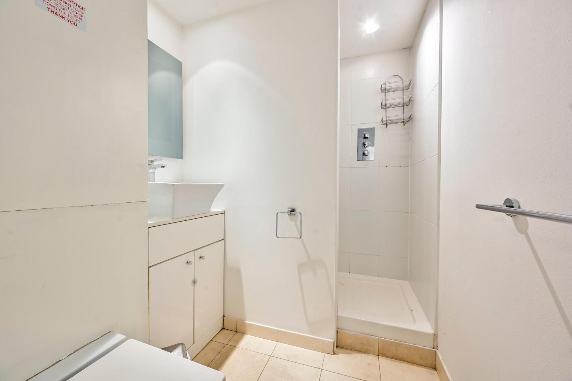 Lovely 2-Bed, Sleeps 6, Near Stratford Station & Abba Voyage, Apartment *