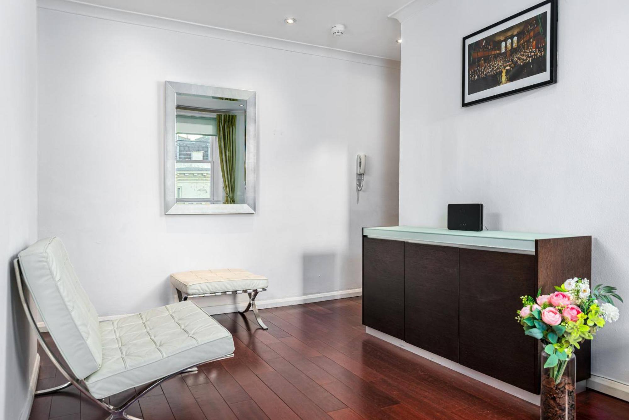 Bright & Spacious 2-bedroom In Paddington Hydepark Apartment London