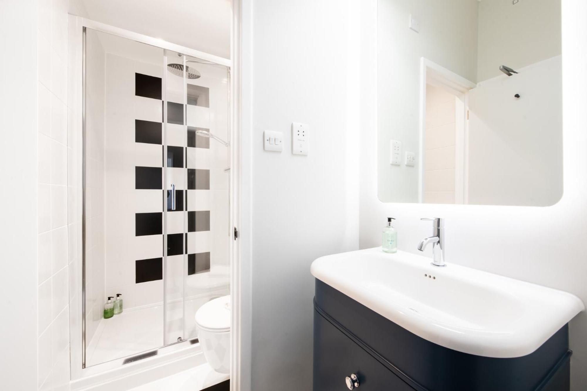 Americana Hotel London