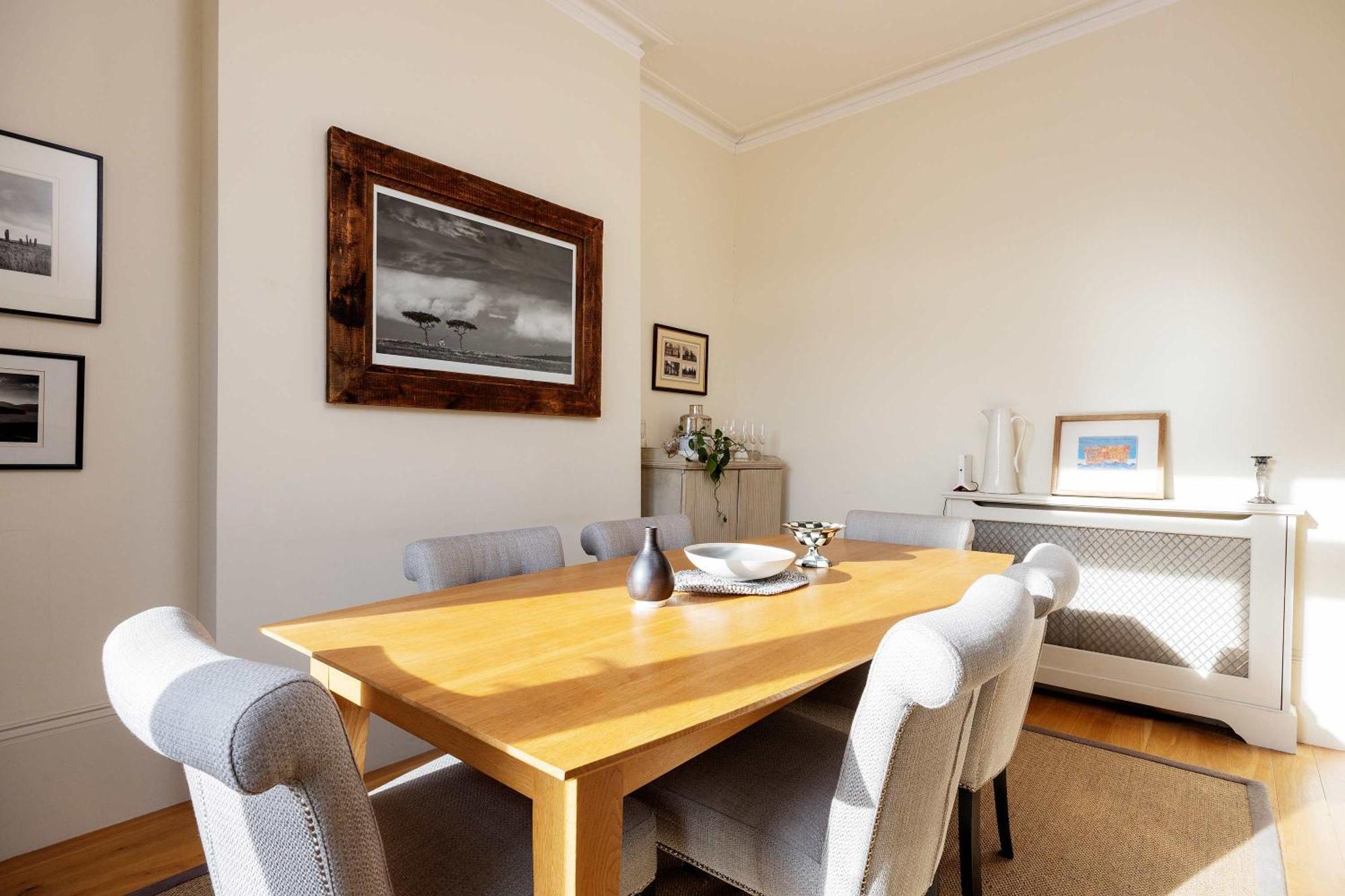 Veeve - Sophisticated Sutherland Apartment London