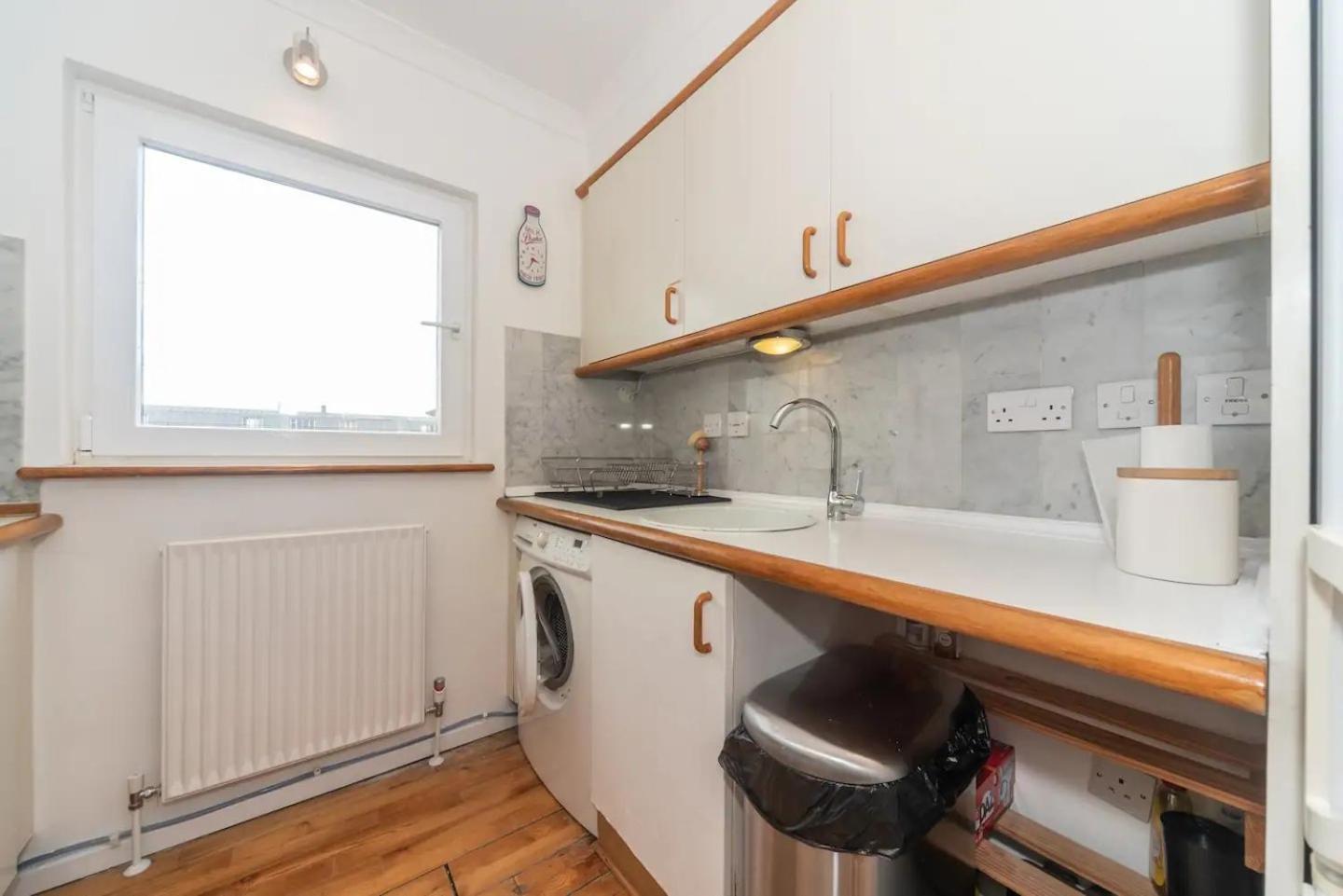 Sunny Maisonette With Views Over Canary Wharf, Apartment