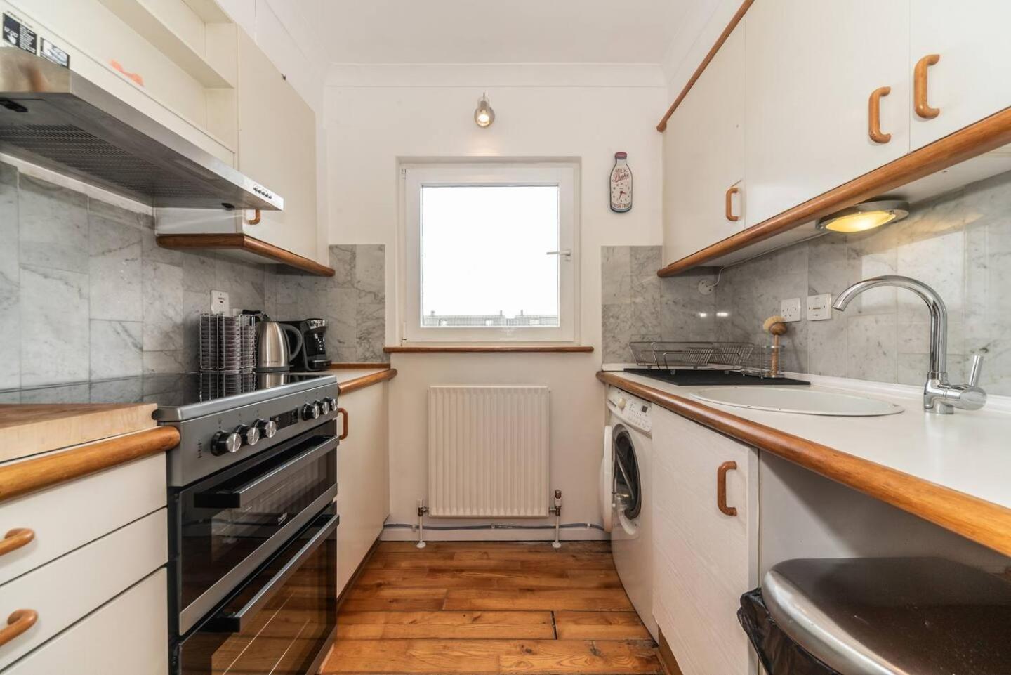 Sunny Maisonette With Views Over Canary Wharf, * London