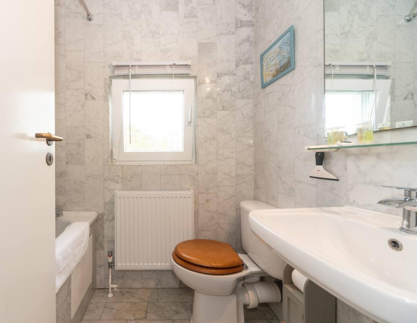 Sunny Maisonette With Views Over Canary Wharf,