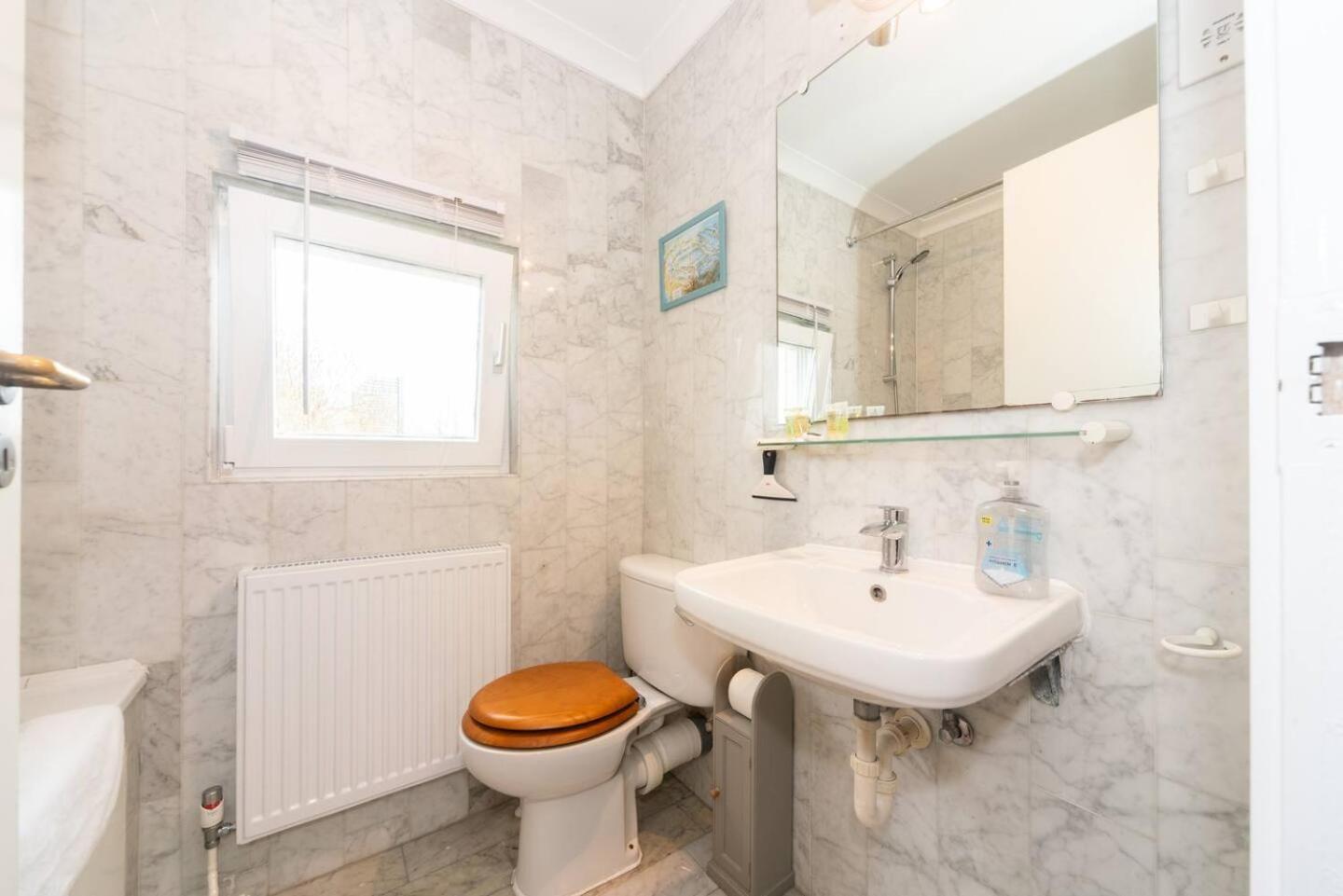 Apartment Sunny Maisonette With Views Over Canary Wharf, London