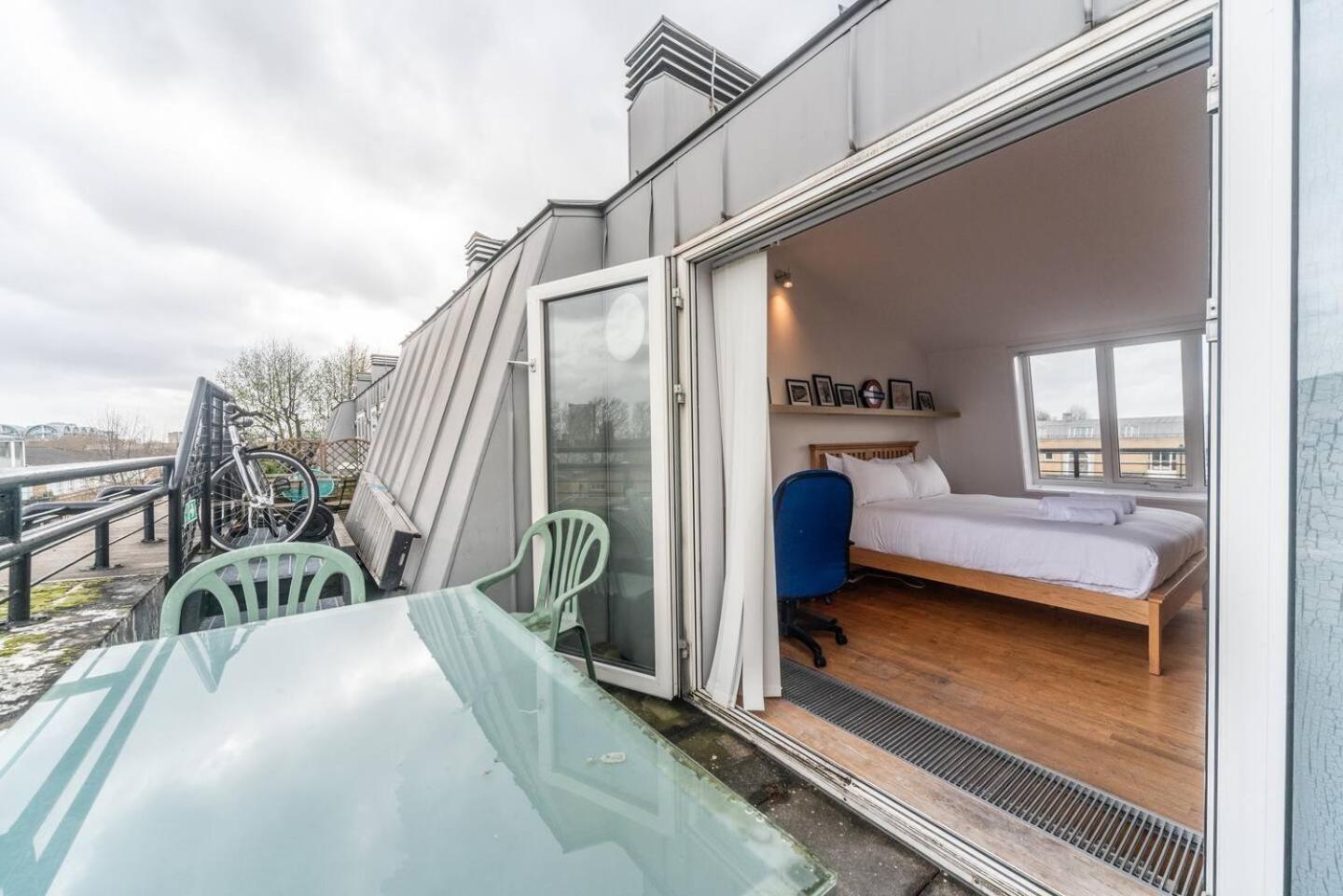 Sunny Maisonette With Views Over Canary Wharf,