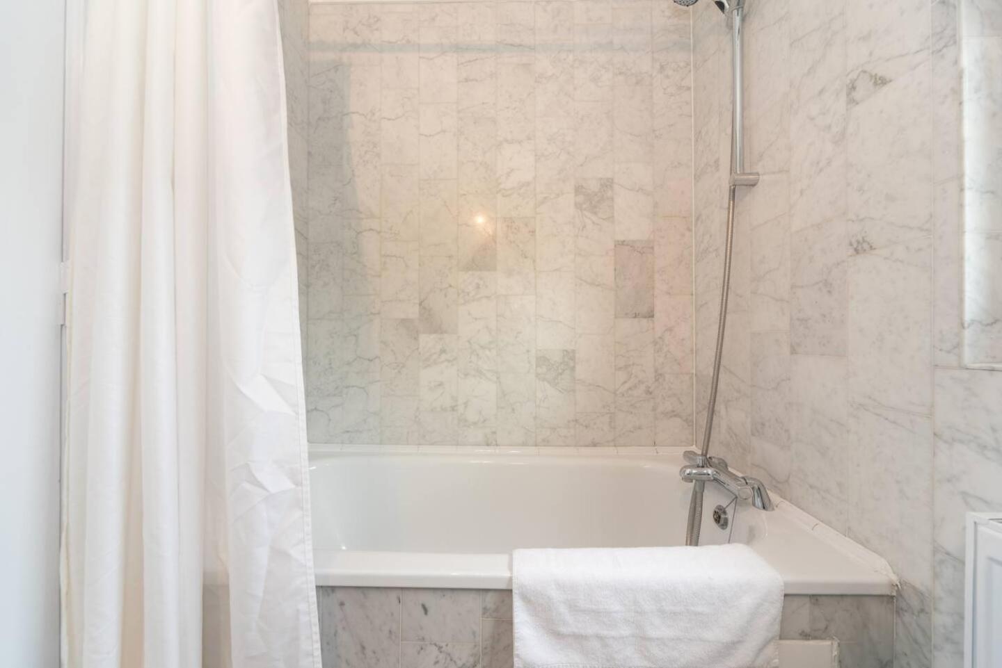 Apartment Sunny Maisonette With Views Over Canary Wharf, London