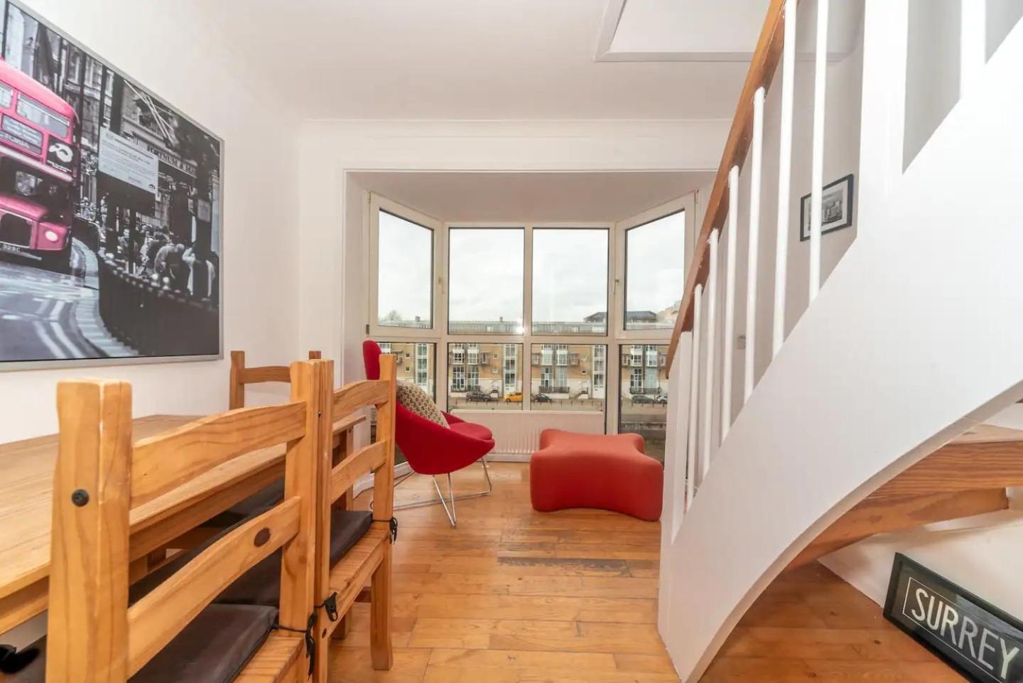 Sunny Maisonette With Views Over Canary Wharf, Apartment