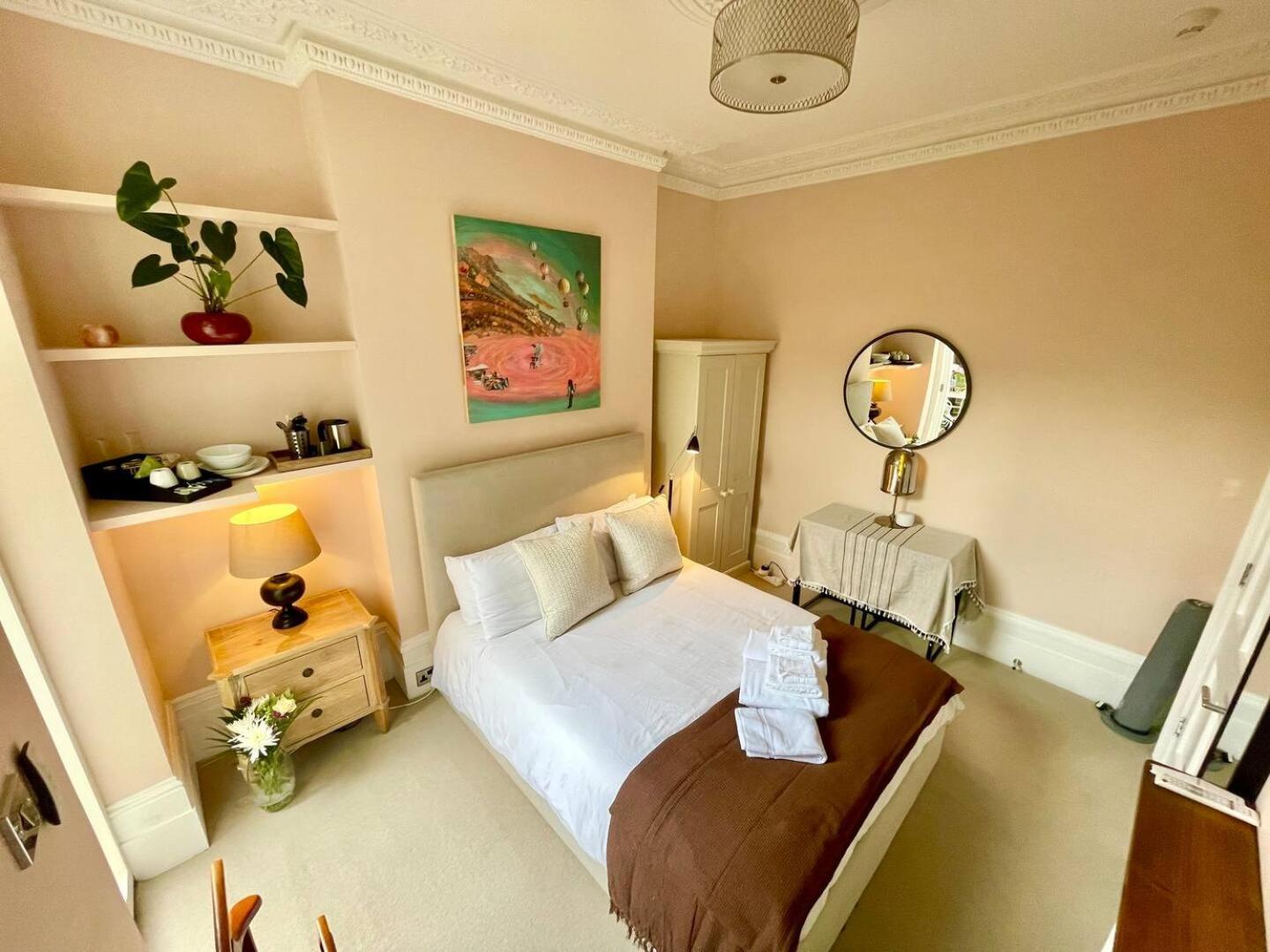 Luxury King-bed Ensuite With Quiet Private Patio Vakantiehuis *