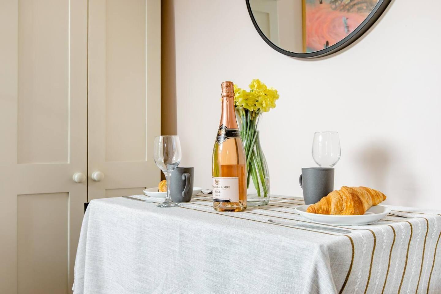 Vakantiehuis Luxury King-bed Ensuite With Quiet Private Patio Londen
