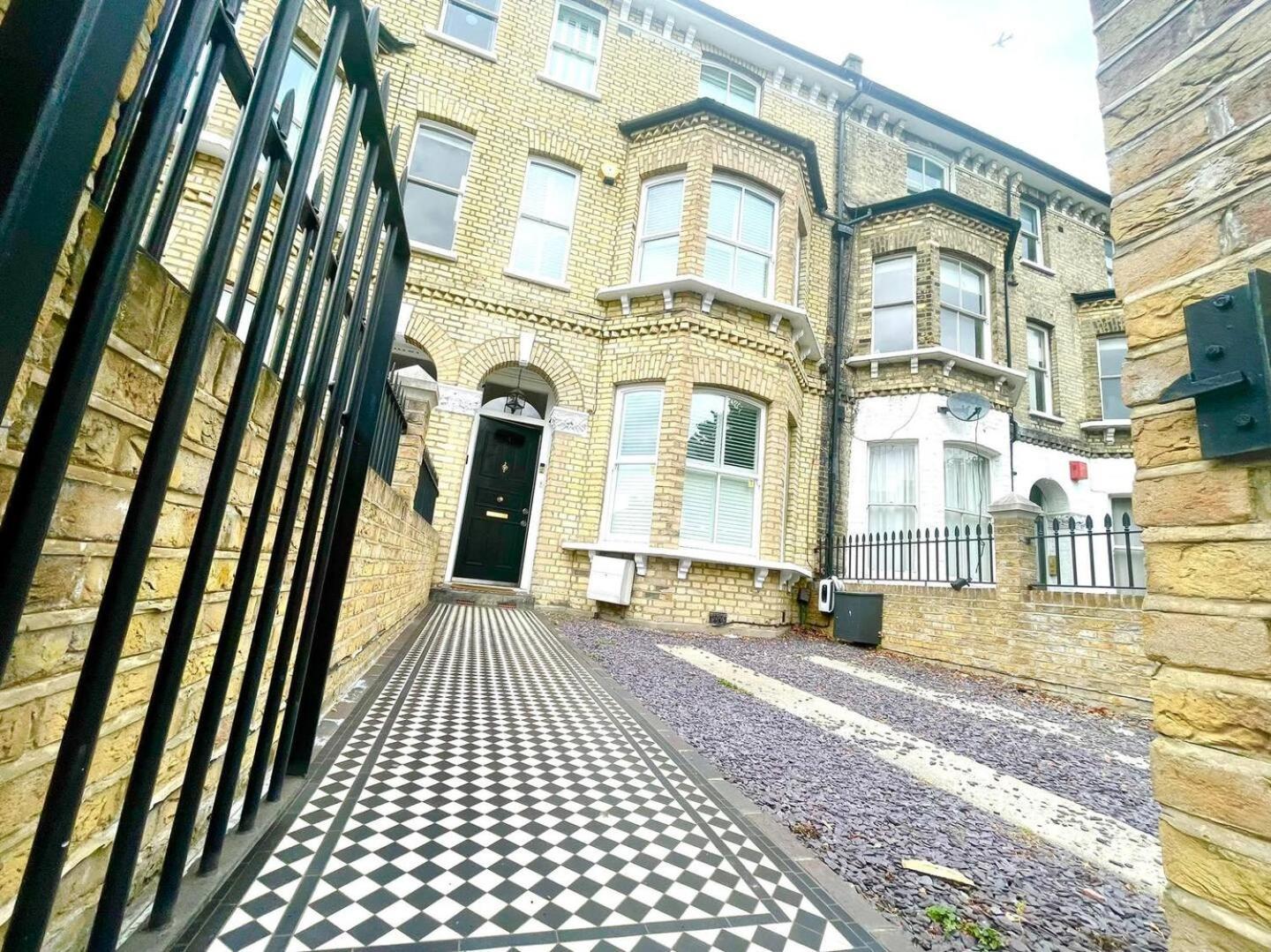 Luxury King-bed Ensuite With Quiet Private Patio Londen