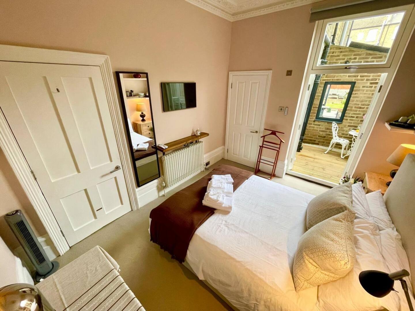 Vakantiehuis Luxury King-bed Ensuite With Quiet Private Patio