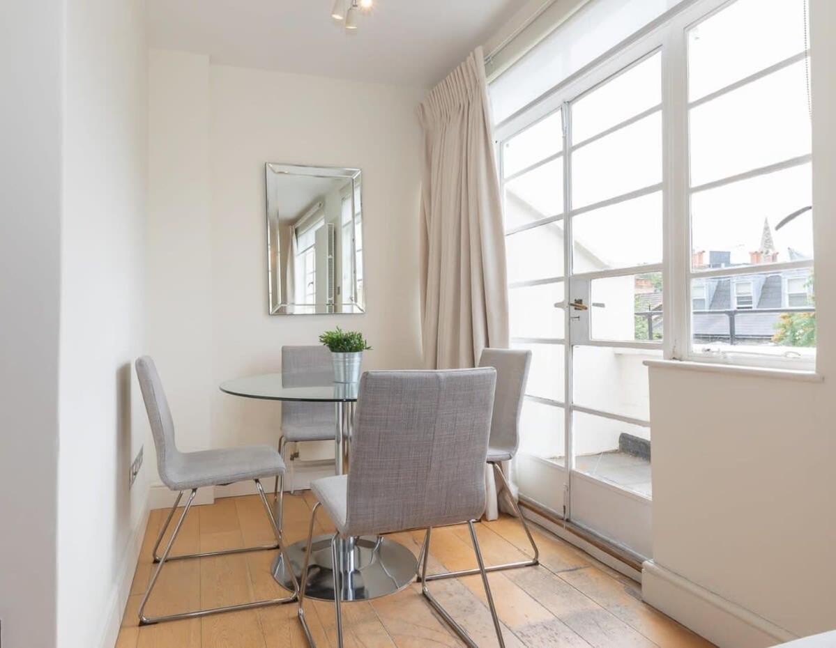 Bright & Spacious Floor In Chelsea Apartment