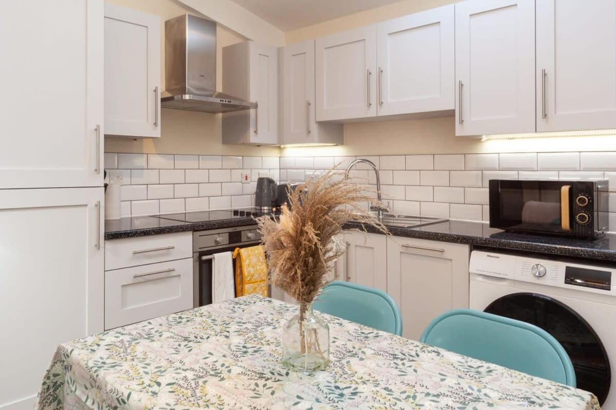 Apartment Modern 2 Bed Attic In Brixton