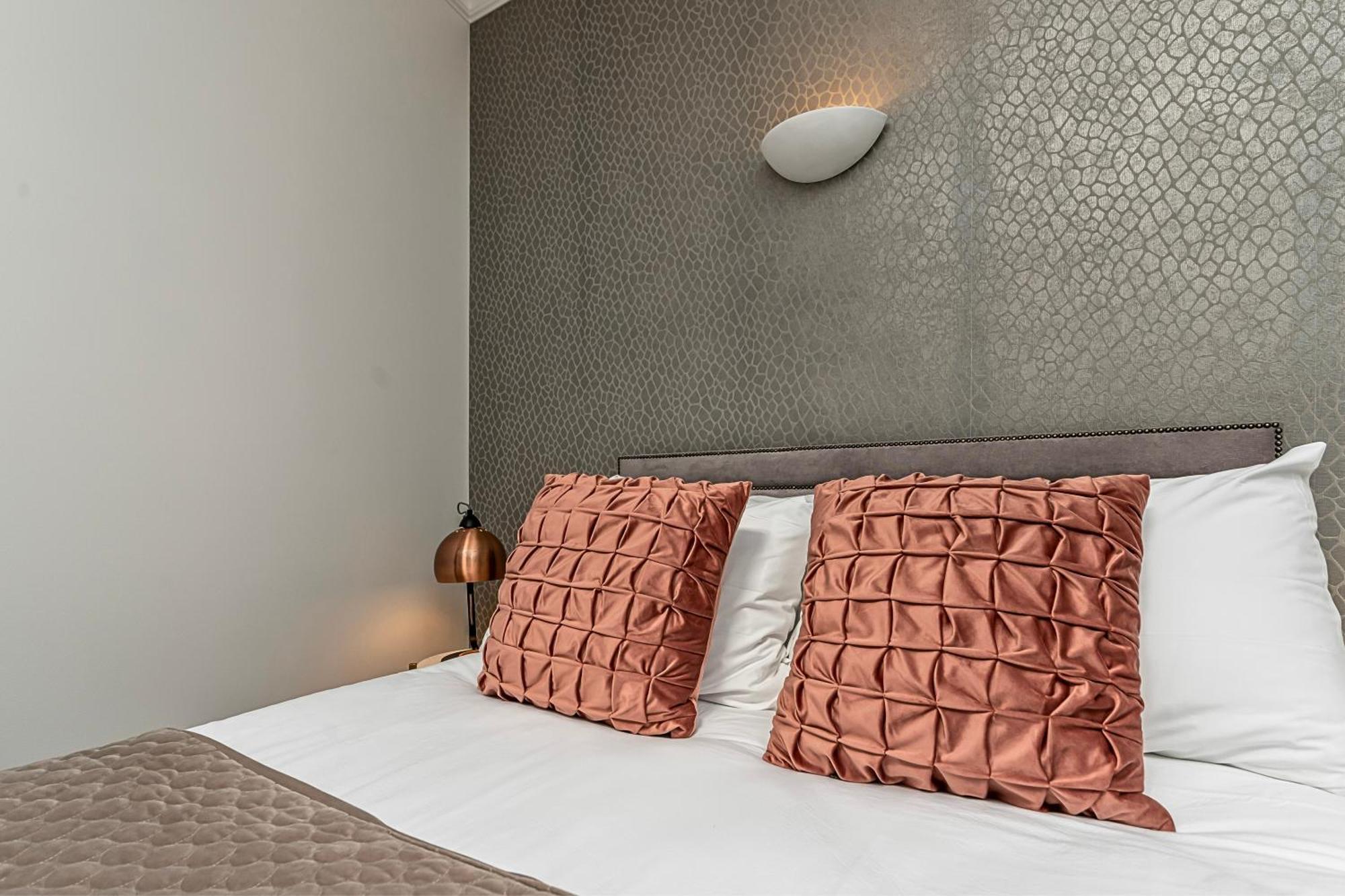 The Secret Kensington Garden Mews-2 Bedroom Full House-2 Train Lines- Spacious-kings Road- Harrods -chelsea Stadium-private Small Patio Сasa de vacaciones