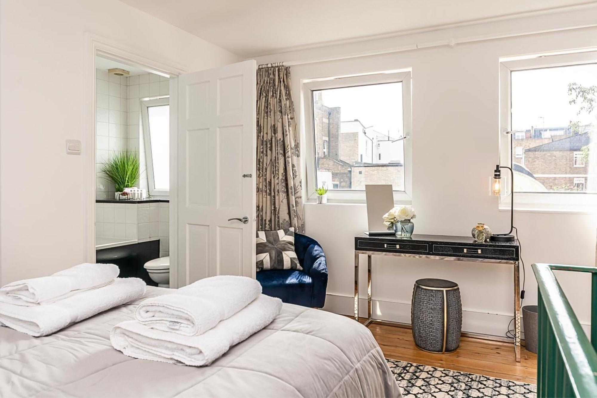 The Secret Kensington Garden Mews-2 Bedroom Full House-2 Train Lines- Spacious-kings Road- Harrods -chelsea Stadium-private Small Patio * Londres