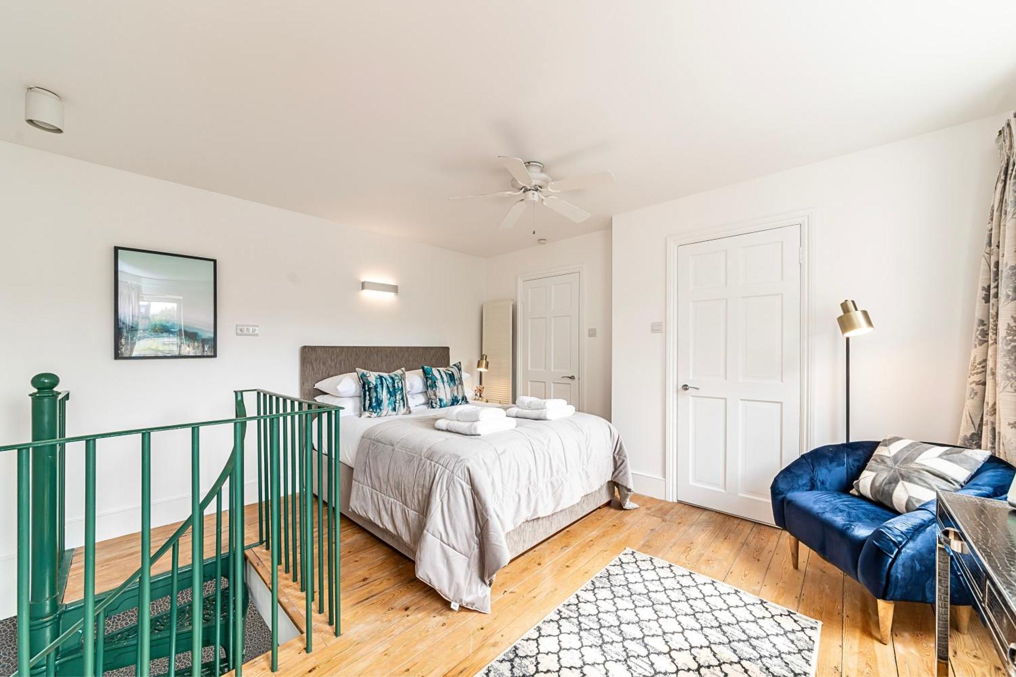 The Secret Kensington Garden Mews-2 Bedroom Full House-2 Train Lines- Spacious-kings Road- Harrods -chelsea Stadium-private Small Patio Londres