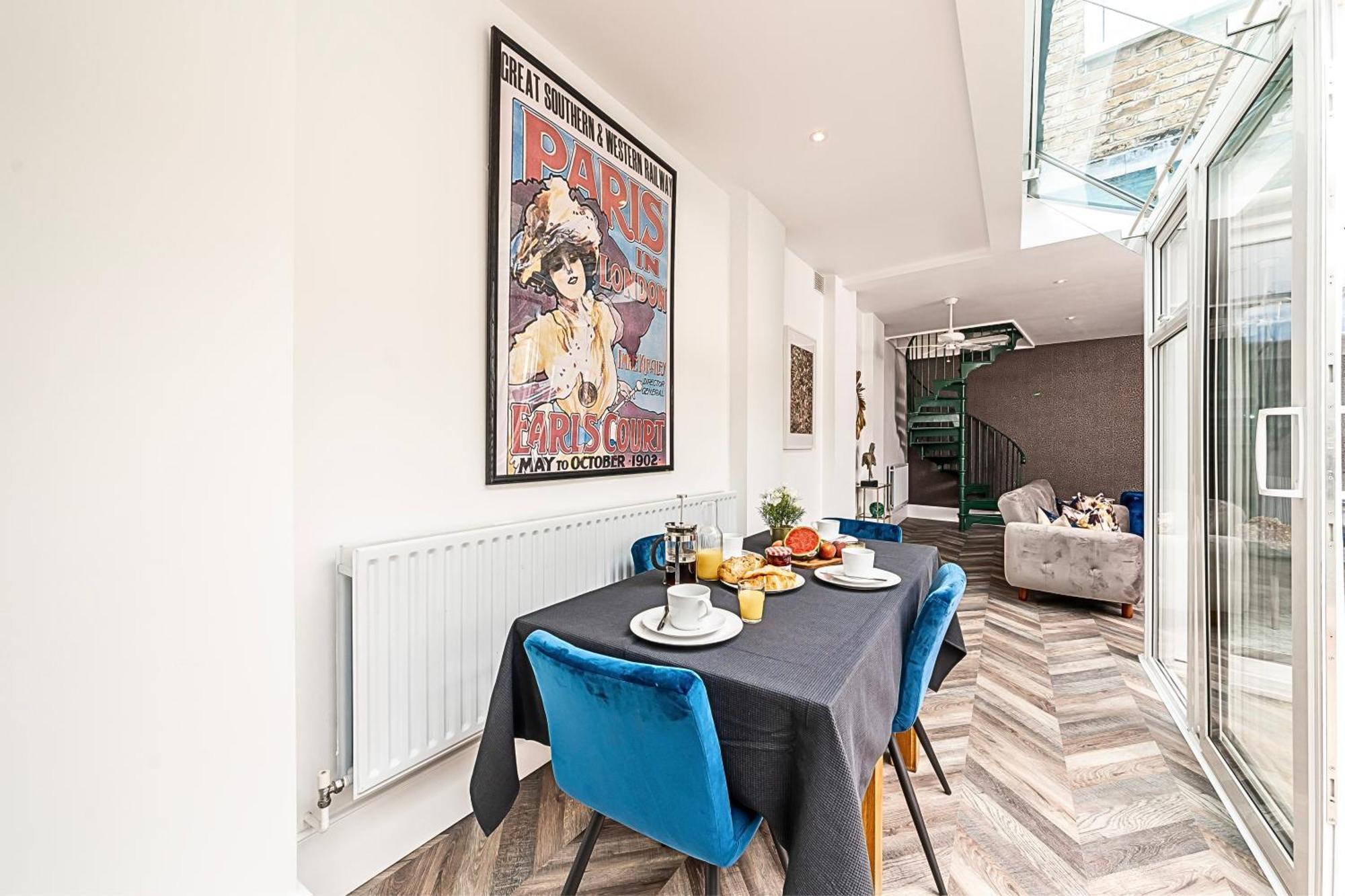 The Secret Kensington Garden Mews-2 Bedroom Full House-2 Train Lines- Spacious-kings Road- Harrods -chelsea Stadium-private Small Patio Сasa de vacaciones Londres