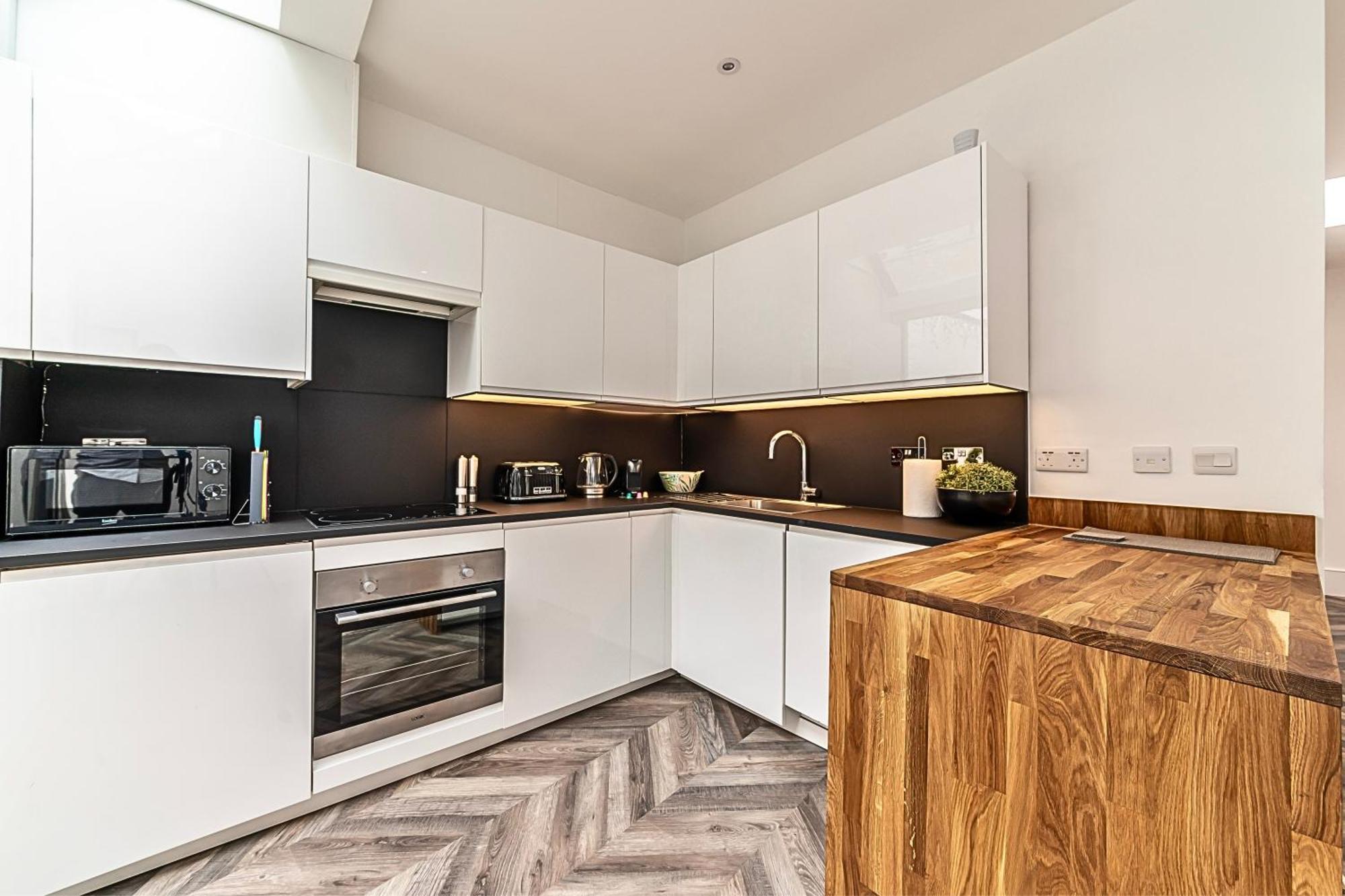 The Secret Kensington Garden Mews-2 Bedroom Full House-2 Train Lines- Spacious-kings Road- Harrods -chelsea Stadium-private Small Patio Сasa de vacaciones Londres