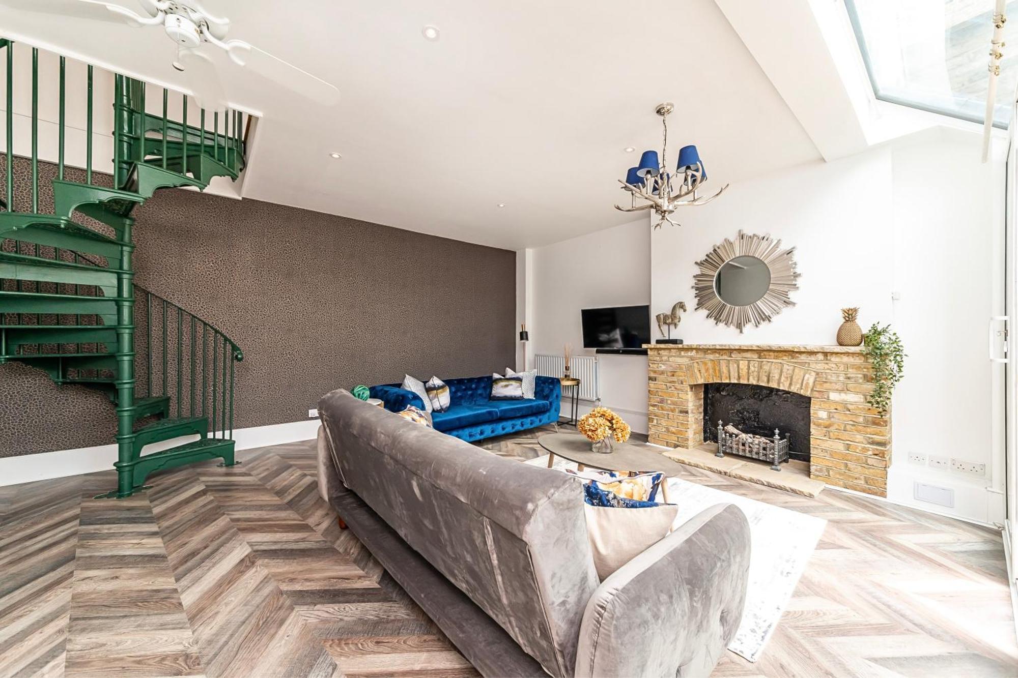 The Secret Kensington Garden Mews-2 Bedroom Full House-2 Train Lines- Spacious-kings Road- Harrods -chelsea Stadium-private Small Patio Londres