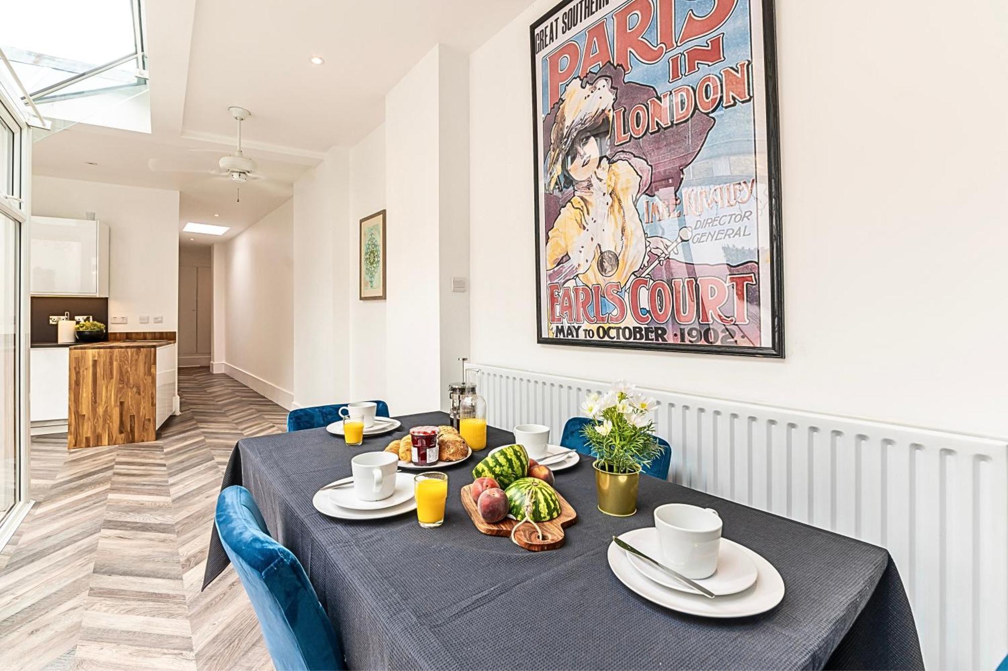 Сasa de vacaciones The Secret Kensington Garden Mews-2 Bedroom Full House-2 Train Lines- Spacious-kings Road- Harrods -chelsea Stadium-private Small Patio Londres