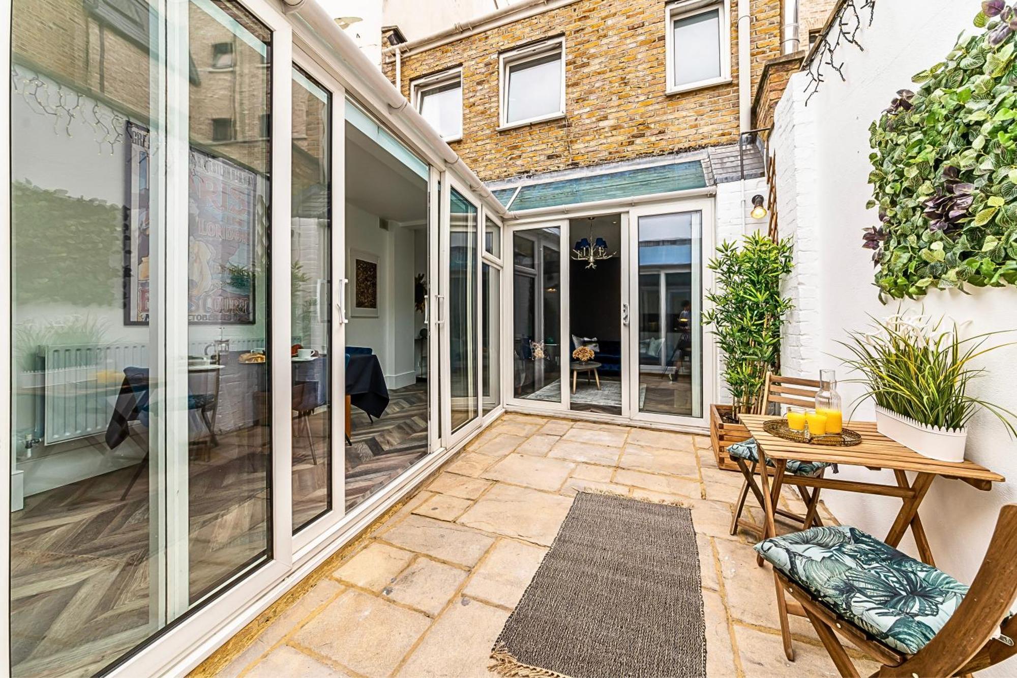 The Secret Kensington Garden Mews-2 Bedroom Full House-2 Train Lines- Spacious-kings Road- Harrods -chelsea Stadium-private Small Patio Сasa de vacaciones *