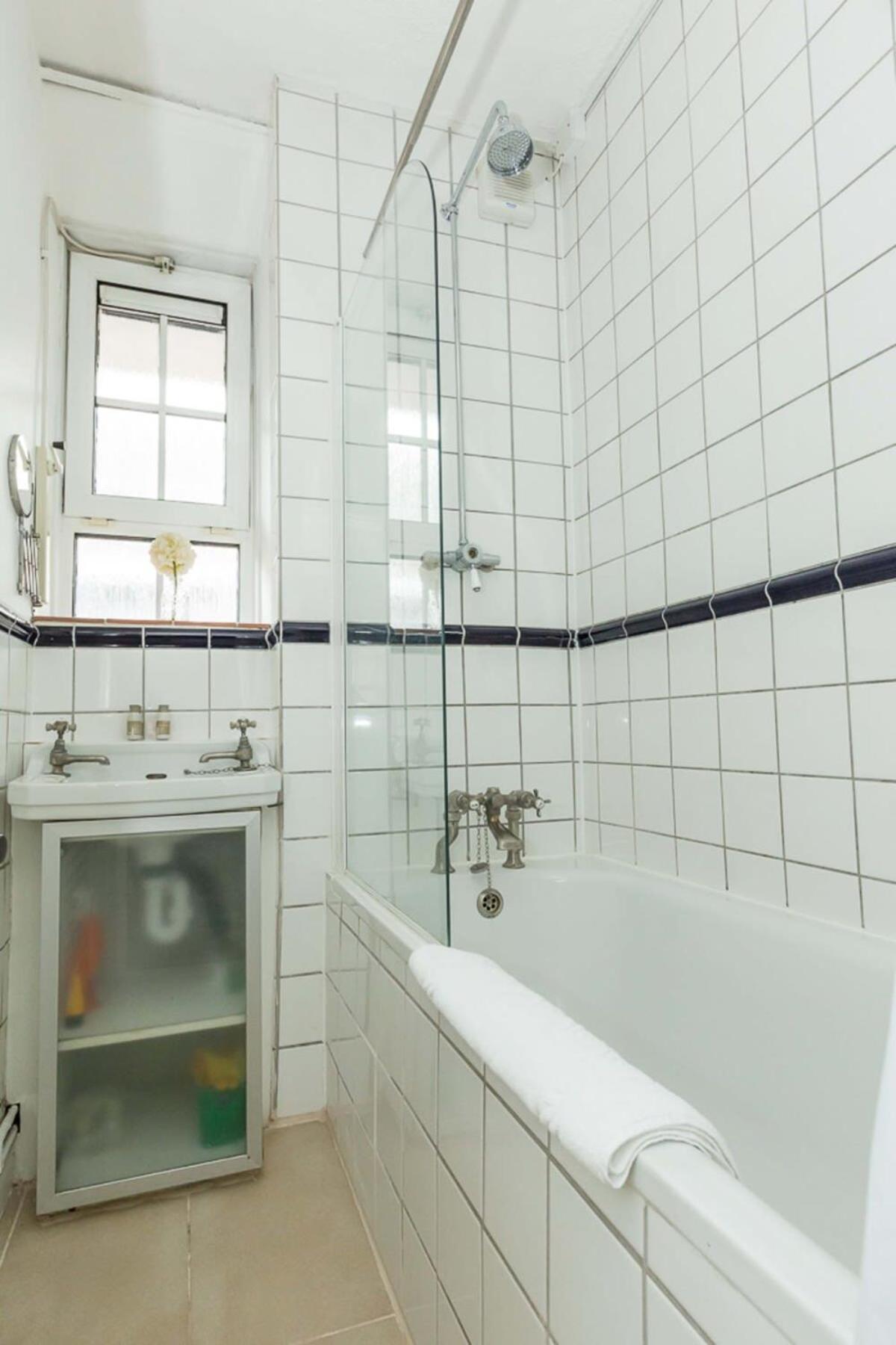 Appartement Convenient 2 Bedroom In Waterloo Londen
