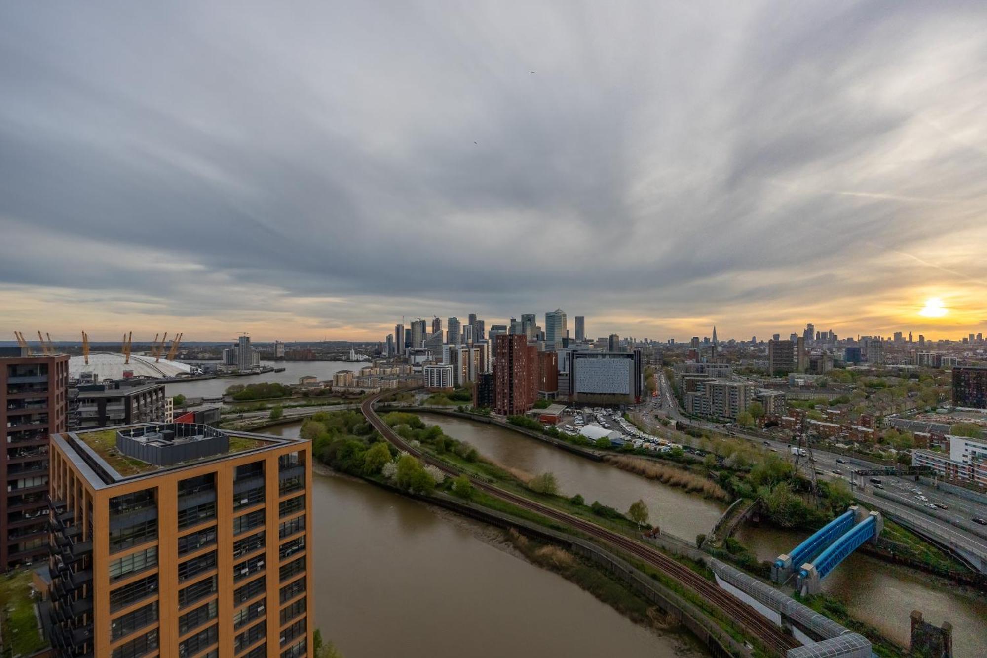 Appartement Luxury & Spacious 2 Bedroom Apt With City Views Londen