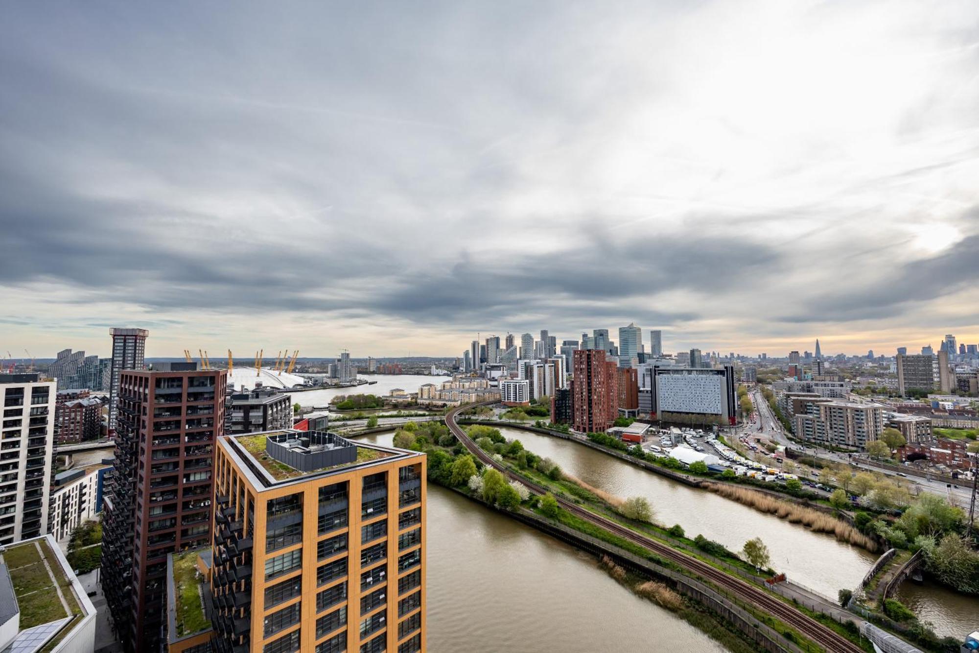 Luxury & Spacious 2 Bedroom Apt With City Views Appartement *