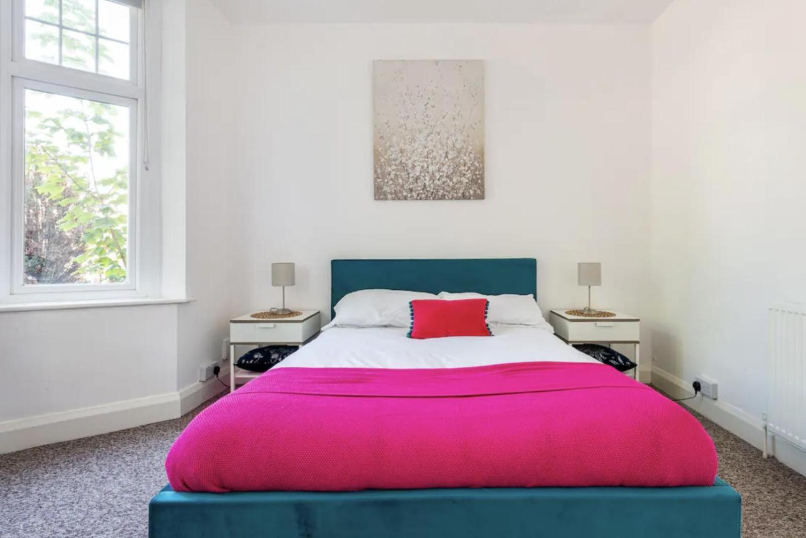 Beautiful 1-bed With Garden In Apartment *