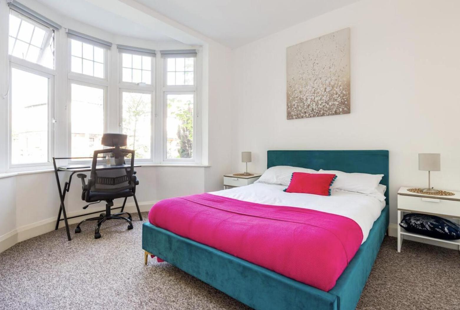 Beautiful 1-bed With Garden In
