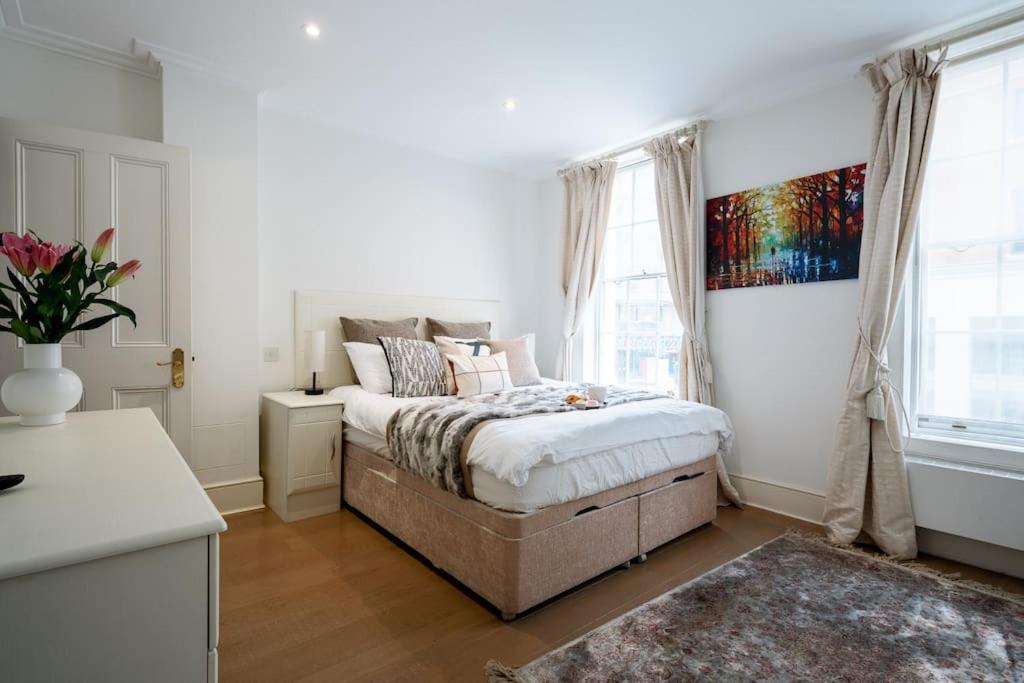Villa Spacious, Bright & Cosy ~ Ideal Victoria Location!