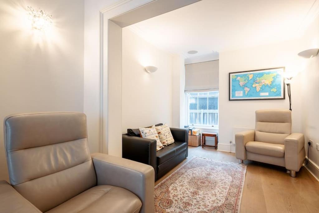 Spacious, Bright & Cosy ~ Ideal Victoria Location! * Londen