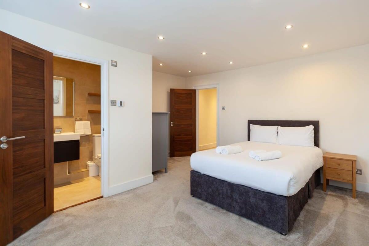 Spacious 2 Bedroom Maisonette In Stratford * Londen