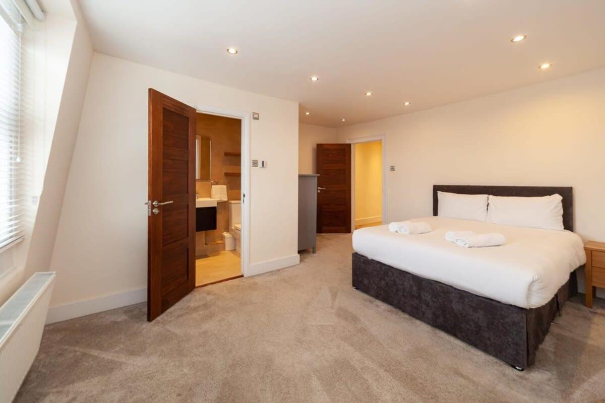 Spacious 2 Bedroom Maisonette In Stratford Londen