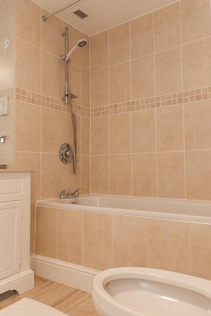 Spacious 1 Bed Mayfair With Balcony Appartement Londen