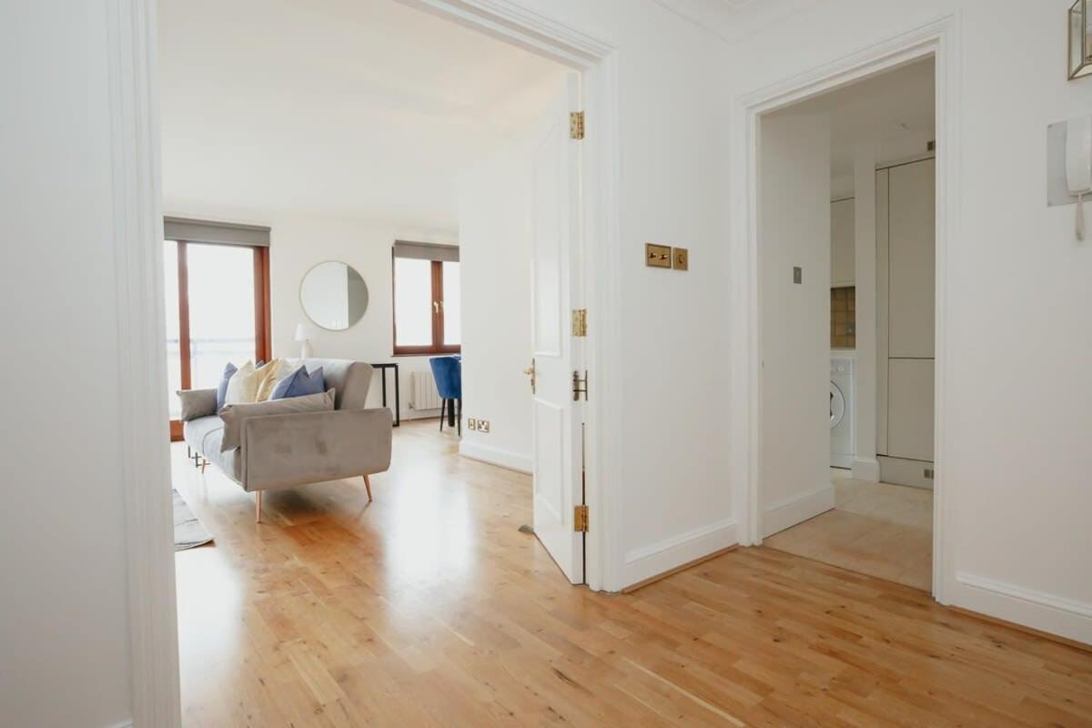 Spacious 1 Bed Mayfair With Balcony Appartement *