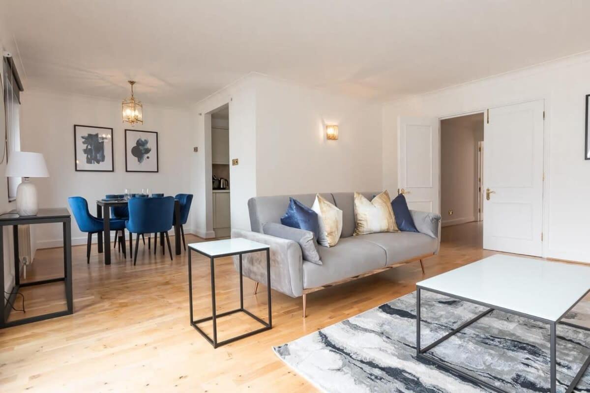 Appartement Spacious 1 Bed Mayfair With Balcony Londen