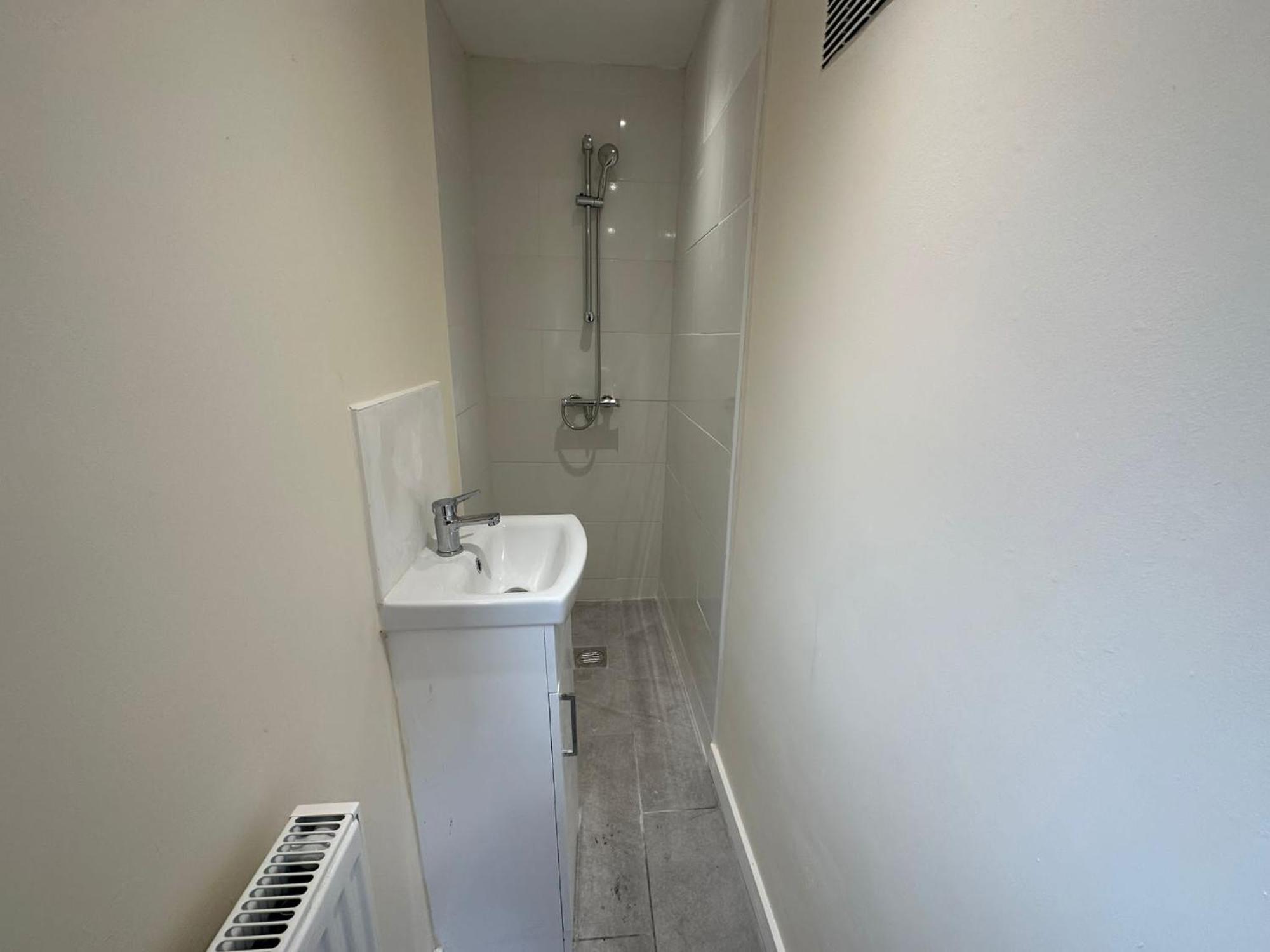 The Big 3 Bedroom House 2 Bathrooms London