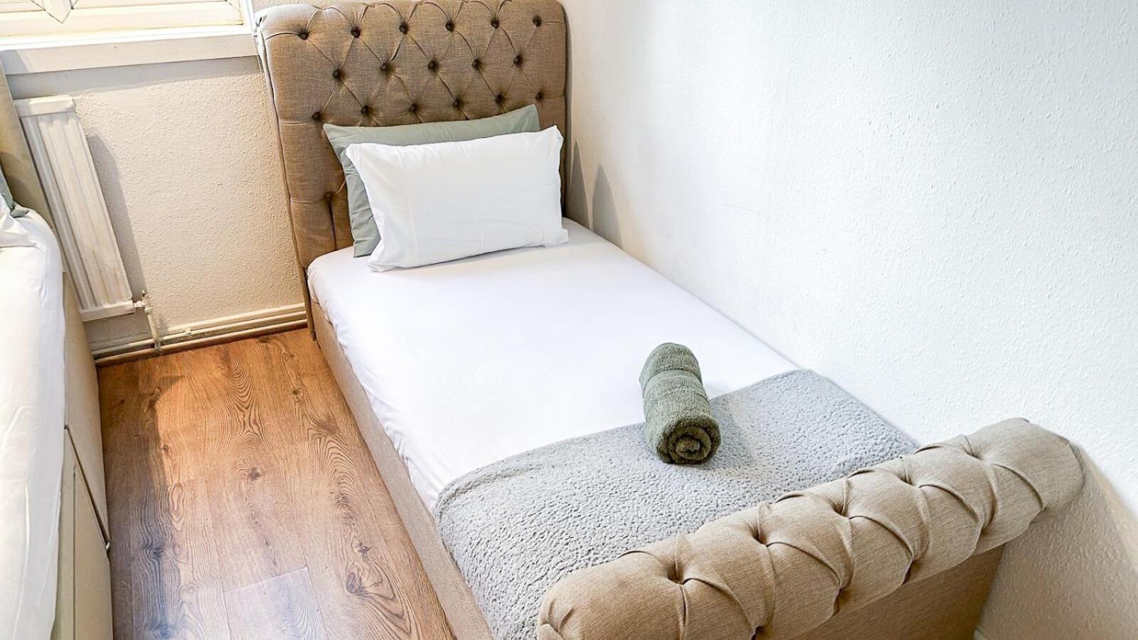 Apartment Vibrant 3 Bedrooms Flat With Private Balcony Near Finsbury Park, Wood Green London